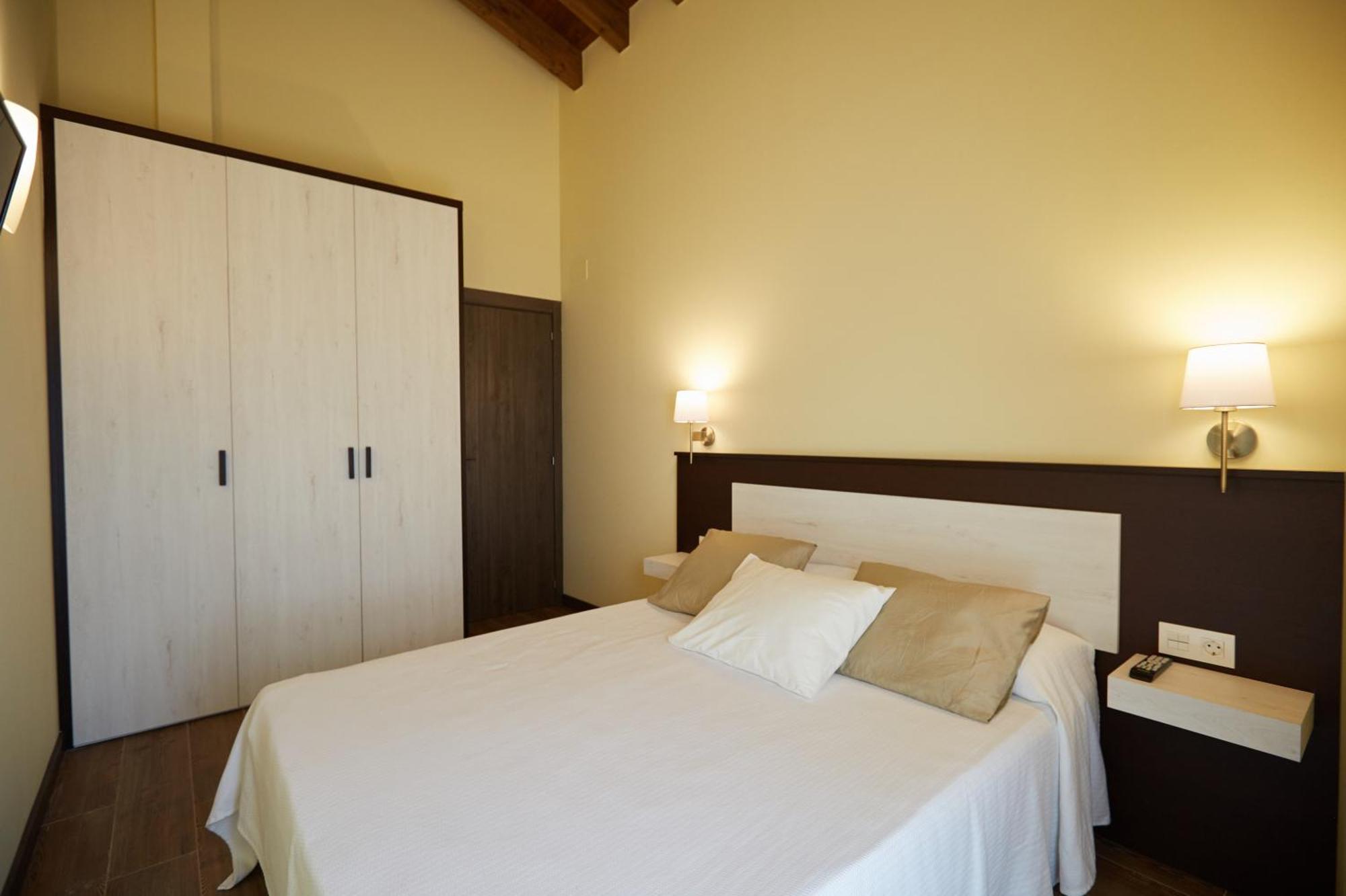 Apartamentos Rurales Casa La Piedra Collia Exterior photo
