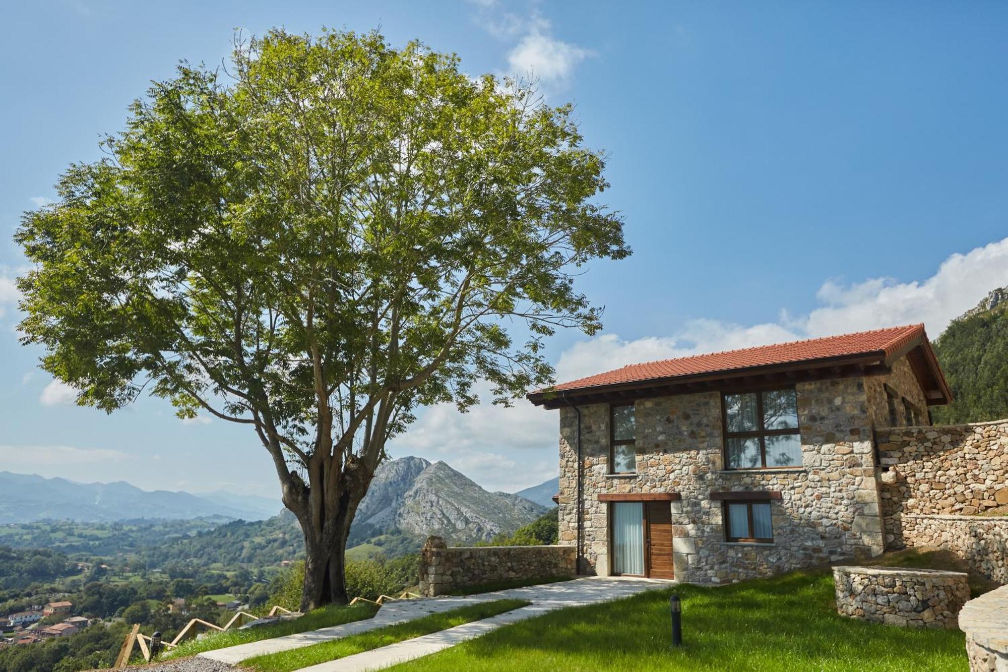 Apartamentos Rurales Casa La Piedra Collia Exterior photo